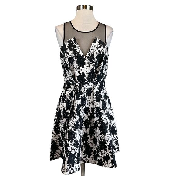 BCBGeneration Floral Print Fit and Flare Cocktail Dress Black and White Size 6 - Picture 1 of 11